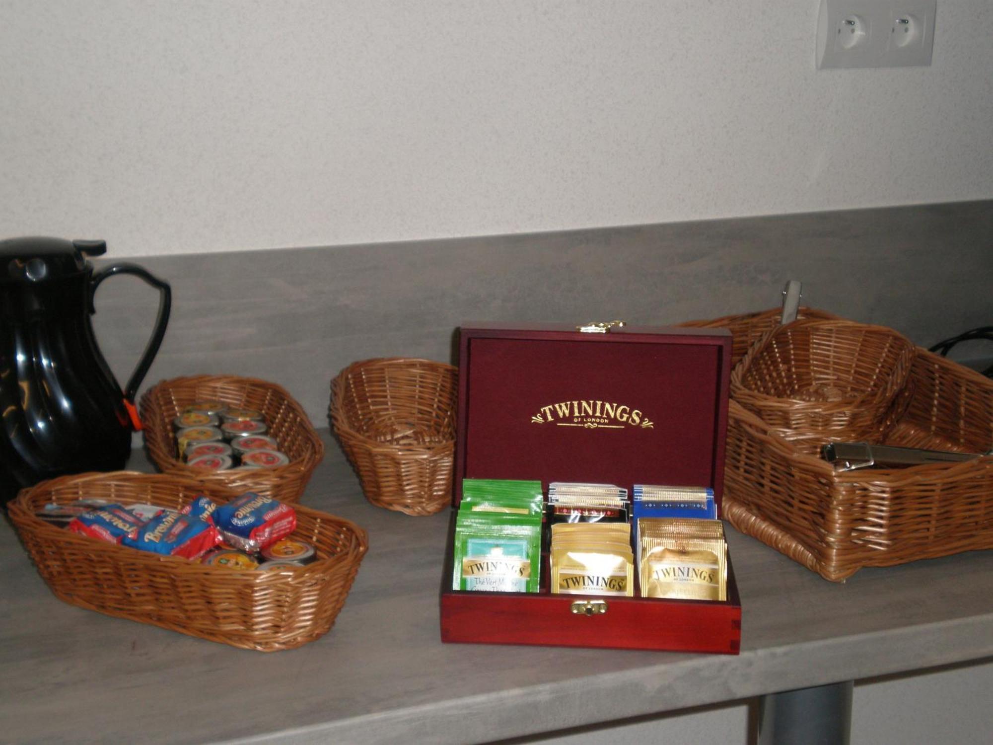 Residence Hoteliere Laudine Reims Bagian luar foto