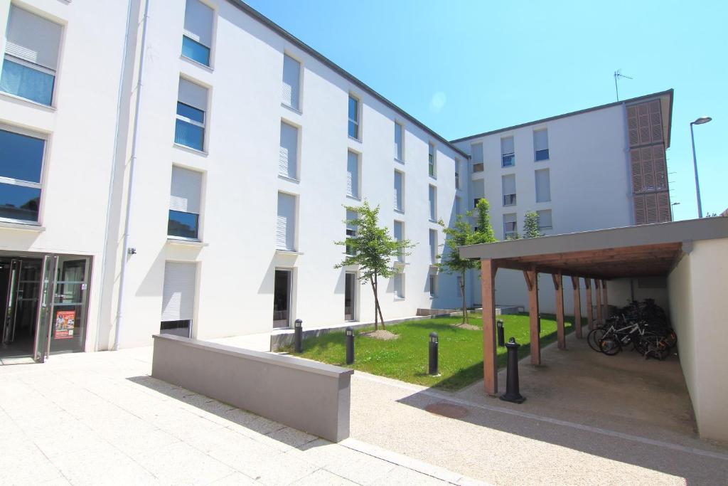 Residence Hoteliere Laudine Reims Bagian luar foto