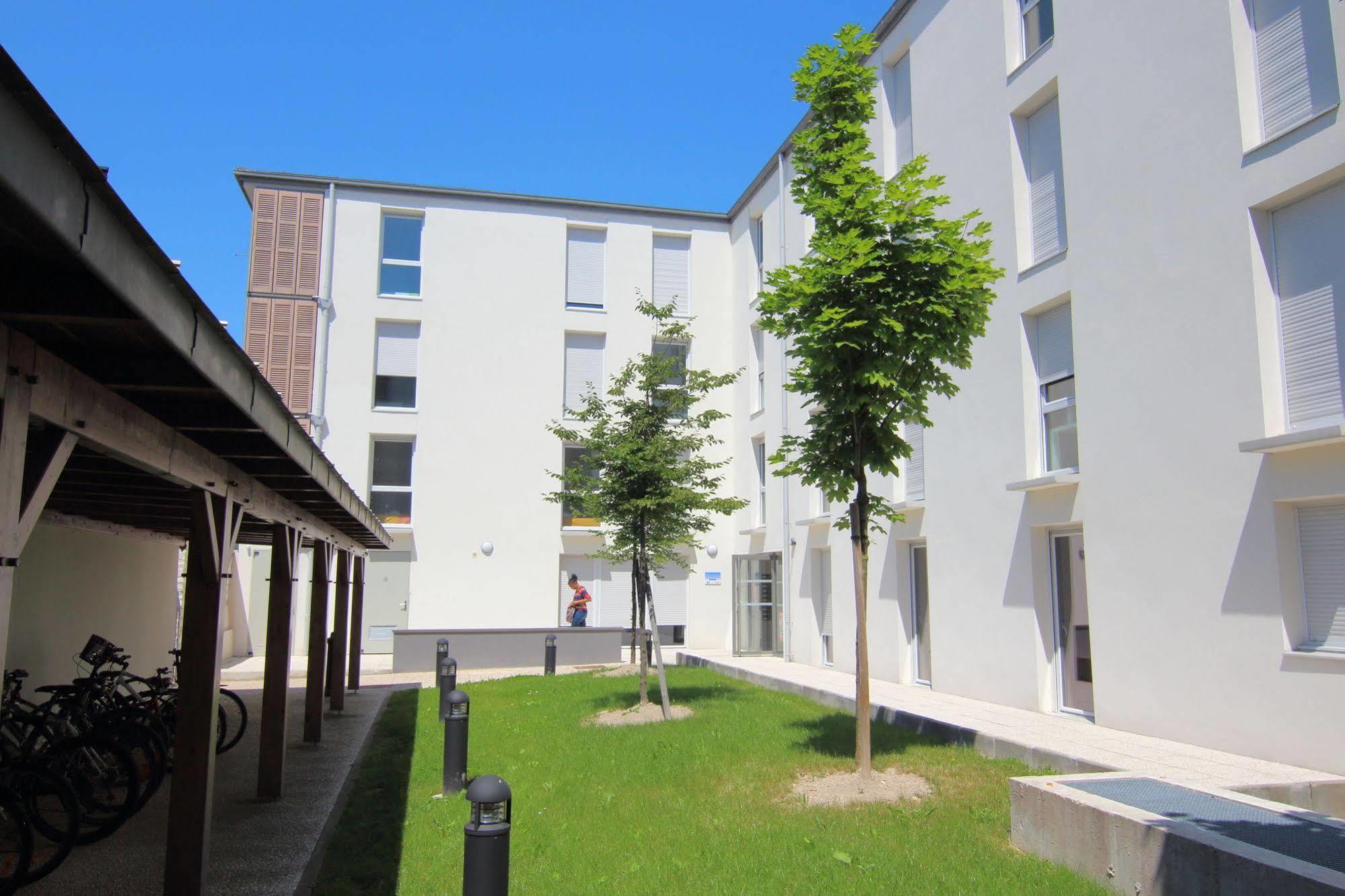 Residence Hoteliere Laudine Reims Bagian luar foto